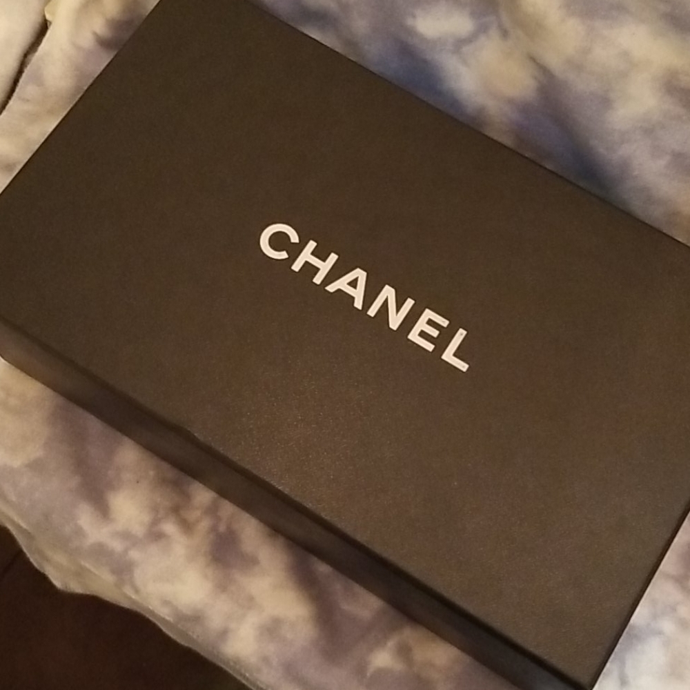CHANEL shoe box only